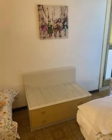 Di Monica Foscolo